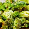 Orkaitėje užkepti brokoliai su česnakais