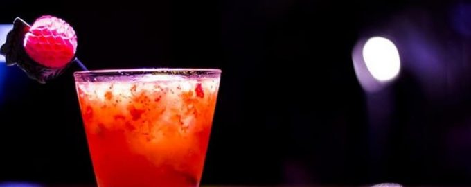 Alkoholinis kokteilis "Aviečių nektaras"