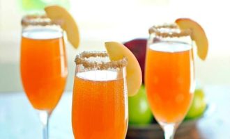 Obuolių mimoza - alkoholinis kokteilis